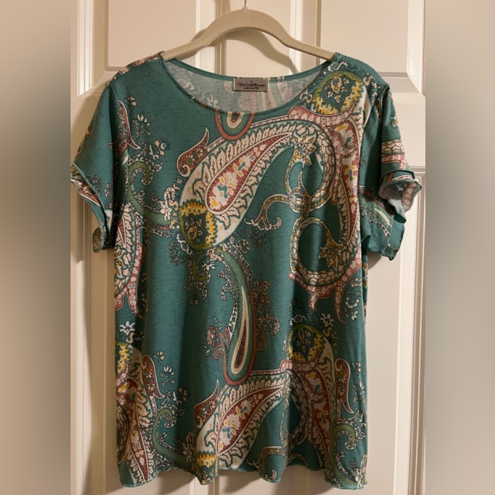 EUC Vine Street pretty paisley tee. Size L
